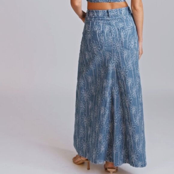 NEW HOUSE OF HARLOW 1960 Floral Embroidered Denim Midi Skirt Douro Wash 264mn - Picture 2 of 8